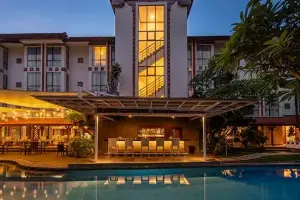 Pool Bar